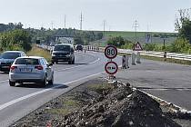 Konec D7 u Sulce na Lounsku je častým místem nehod. Místo se změní, na konci roku se zprovozní rozestavěné pokračování dálnice směrem na Louny.