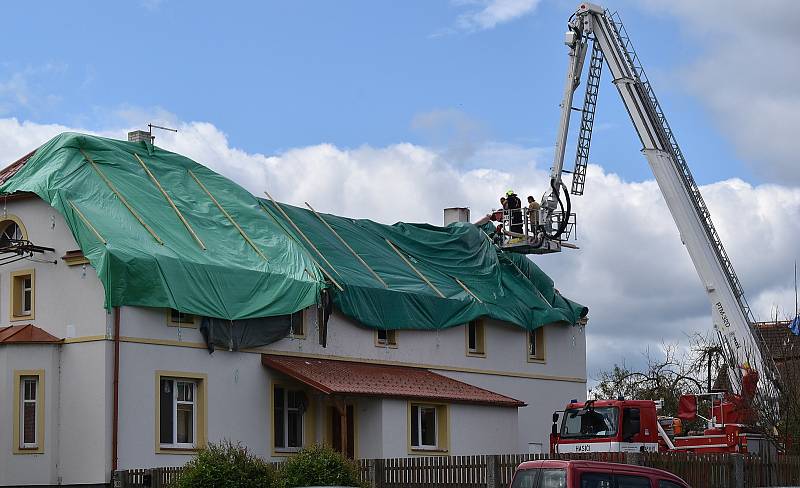 Ve Stebně se pracuje na opravách.