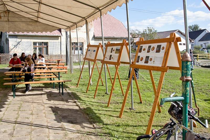 V bouří poničeném Stebně slavnostně otevřeli hřiště.