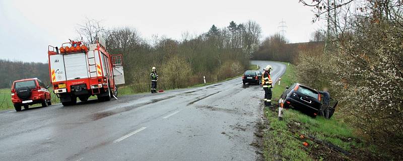 Dopravní nehoda u Trnovan na Žatecku ve čtvrtek 31. března