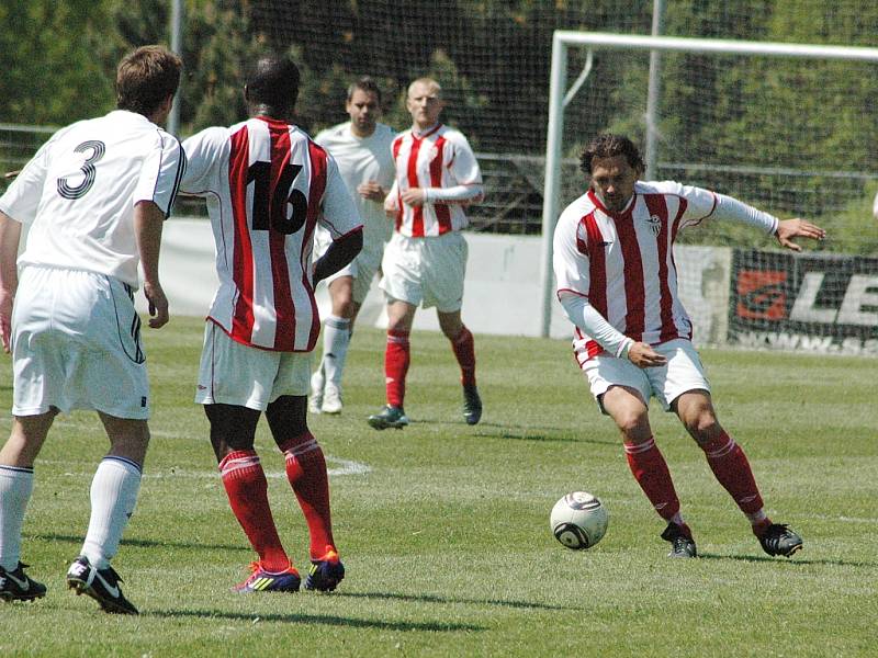 Marek Kincl (vpravo), dřívější slavný hráč Sparty, dal domácím pět gólů