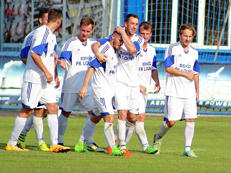 Fotbalisté Loun (v bílém) přehráli tým Srbic 4:1.