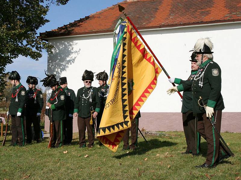 O zajímavý a vtipný úvod celé akce se postarali Rakovničtí ostrostřelci, kteří před diváky dopadli pytláky a náležitě jim za jejich činy naložili.