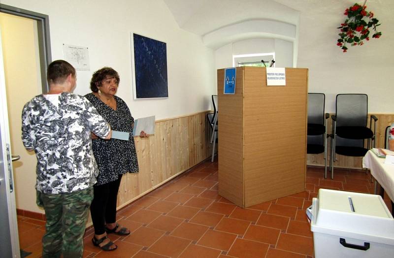 Volební místnost ve Výchovném ústavu Pšov.