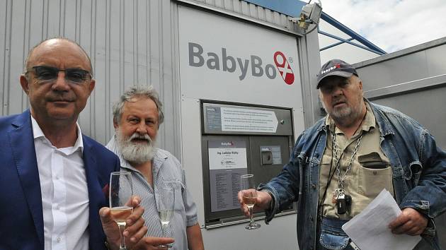 Slavnostního uvedení babyboxu do provozu v areálu lounské firmy Seko Aerospace