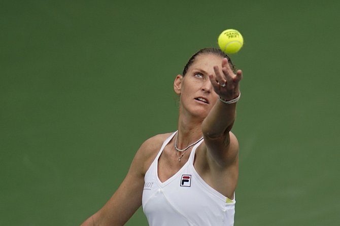 Lounská tenistka Karolína Plíšková vstoupila do sezony porážkou na turnaji v Adelaide.