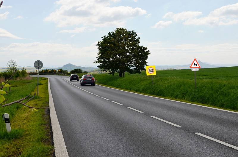 Třináct zraněných za dva roky. Zatáčka na silnici I/15 mezi Libčevsí a Želkovicemi patří mezi nejnebezpečnější místa na komunikacích v Ústeckém kraji.