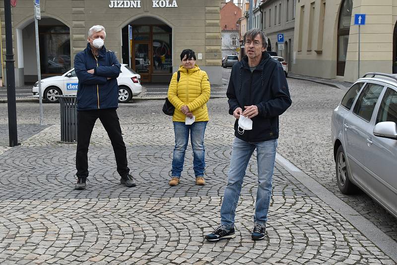 Demonstrace proti prezidentu Miloši Zemanovi v Žatci