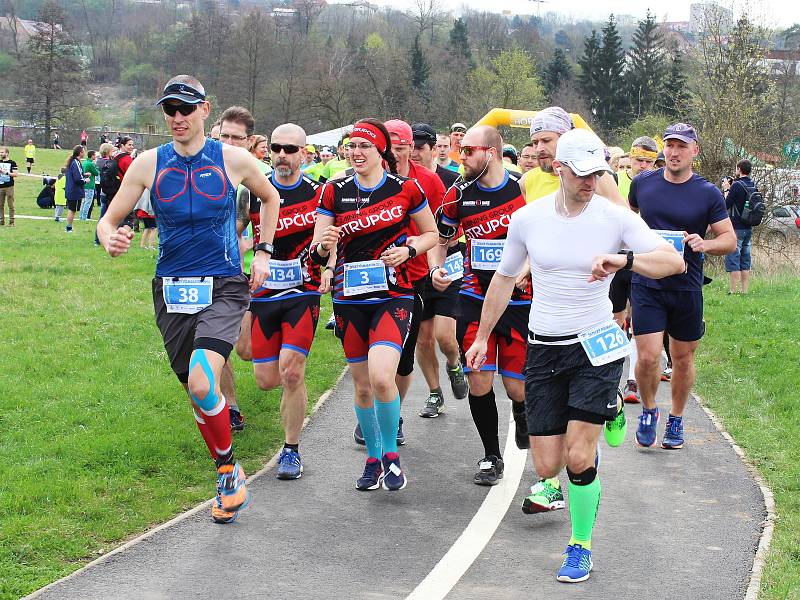 Šestý ročník Žateckého půlmaratonu a desítky. Trasa opět zavedla běžce do přírody podél Ohře.