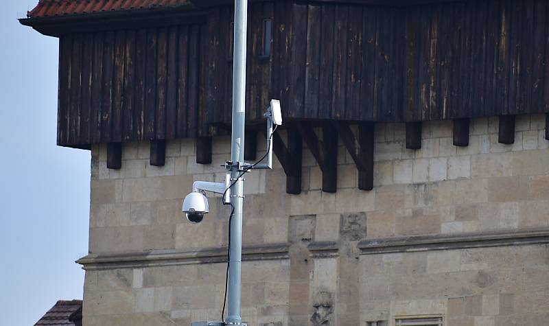 Kamera na Suzdalském náměstí v Lounech.