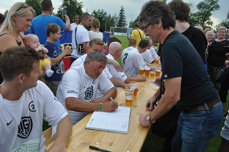 Exhibiční utkání Sigiteamu s výběrem Loun proběhlo při příležitosti otevření zrekonstruovaného areálu FK Louny.