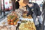 Velikonoční zboží a nejrůznější sazenice už mohli lidé nakoupit na farmářských trzích v Lounech.
