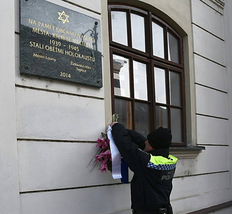 Ve čtvrtek 27. ledna se u lounské synagogy uskutečnilo vzpomínkové setkání.