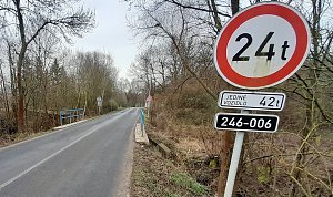 Mostek v Orasicích přes Chožovský potok projde rekonstrukcí.