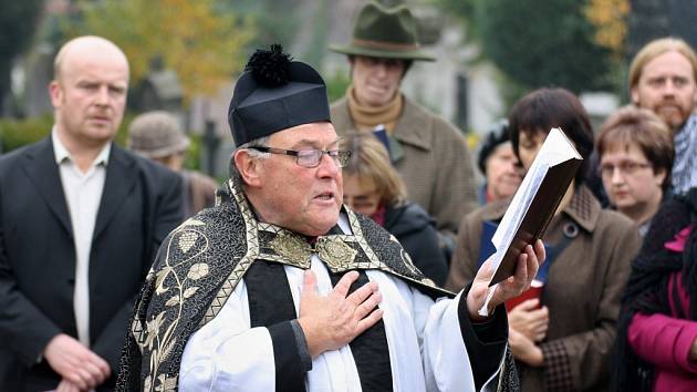 Lounský děkan Werner Horák při setkání při Památce zesnulých v roce 2013