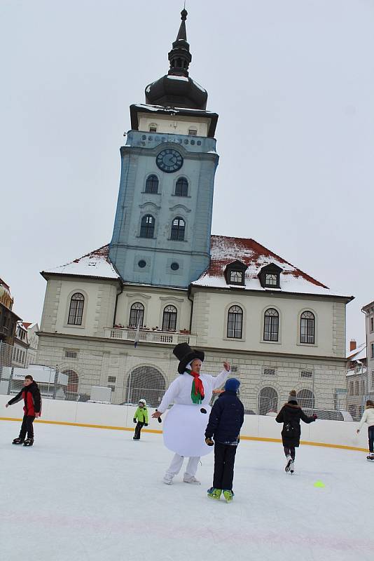 Prázdninový program na kluzišti před žateckou radnicí