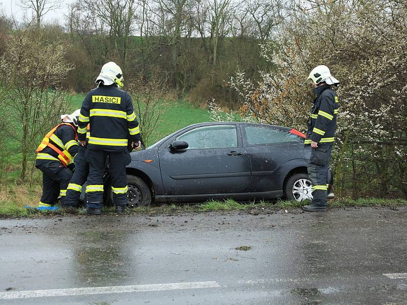 Dopravní nehoda u Trnovan na Žatecku ve čtvrtek 31. března