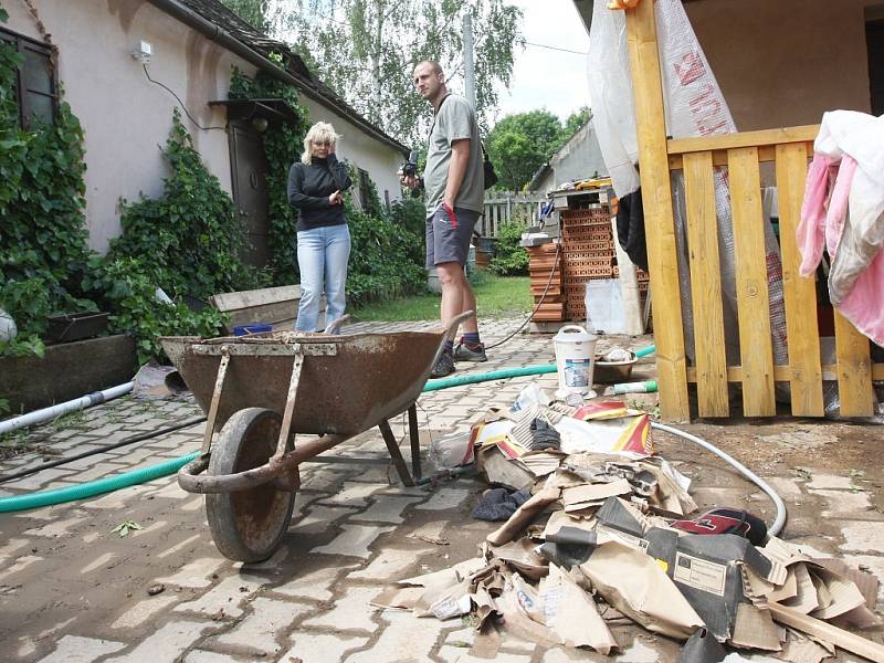 Yveta Hrubešová, které náplavové bahno zaplavilo dům v obci Vitovle.