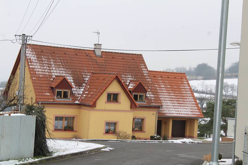 Během současné podzimní vlny koronaviru nezaznamenali v Chrabercích na Lounsku žádný případ.