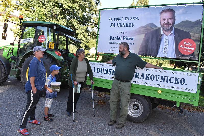 Daniel Pitek zavítal v traktoru do Petrohradu a Blatna na Podbořansku.