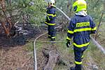 K požáru v lese u Kryr museli hasiči dvakrát.
