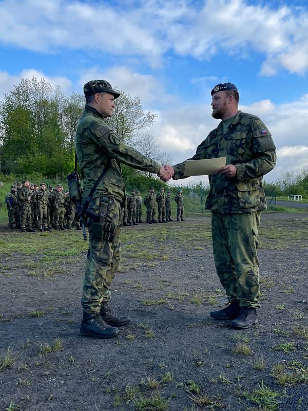 Doupov se proměnil v Litevskou republiku. Strakonickým vojákům simuloval prostředí v zahraniční operaci.