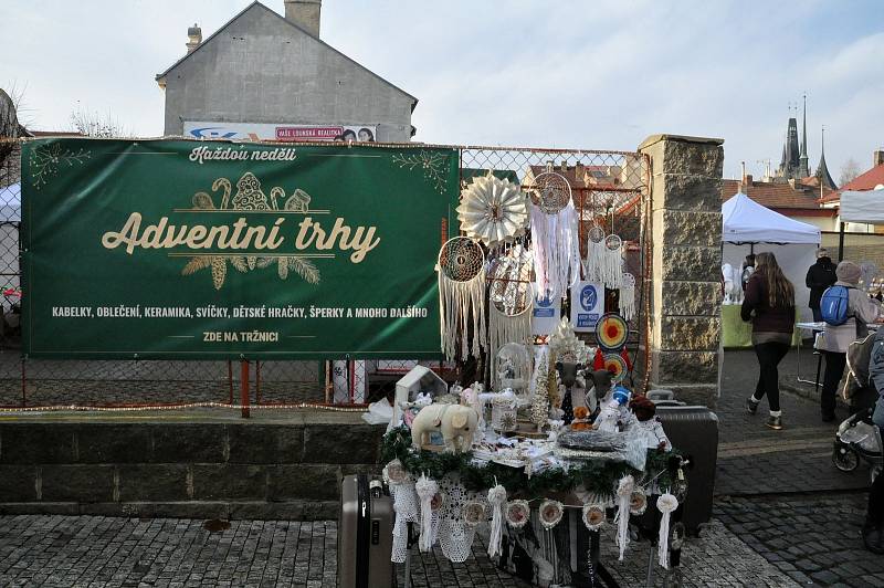 Bývalá lounská tržnice a přilehlá Jakoubkova ulice se stejně jako loni  promění na místo, kde proběhnou adventní trhy s řemeslnými výrobky.