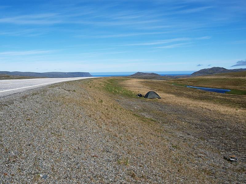 Nordkapp už je na dosah. Ale ještě je čas si odpočinout ve stanu