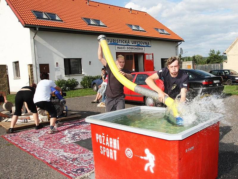 Mladí dobrovolní hasiči z Dobroměřic pilně trénují na závody v požárním sportu