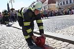 Hasiči zasahují u simulovaného požáru žatecké radnice