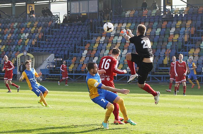Fotbalisté Blšan porazili Neštěmice (v červeném) 5:0.