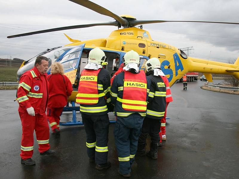 Vážná dopravní nehoda se odehrála ve středu 11. března 2009 u Výškova