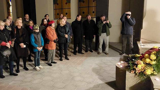 Pietní vzpomínkové shromáždění na "Křišťálovou noc" v žatecké synagoze