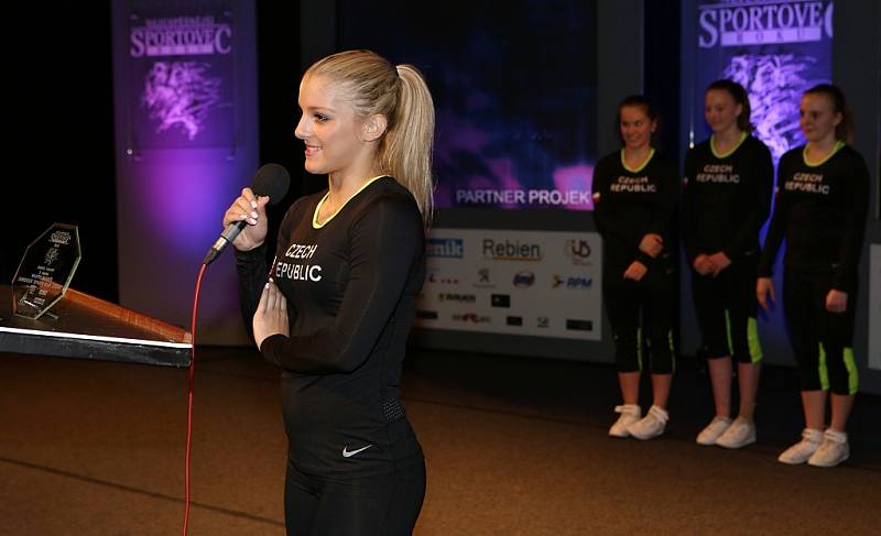 Za Junior fitness klub Louny převzala cenu Kristýna Zahradníčková
