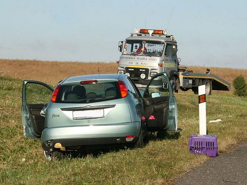 Tragická nehoda tří aut mezi Louny a Postoloprty si vyžádala jeden život a jednoho těžce zraněného