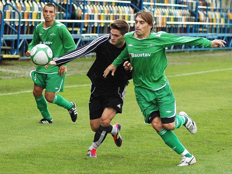 Fotbalisté Blšan (v černém) sehráli přípravný zápas s Karlovými Vary. 