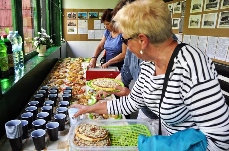 Turisté oslavili 110 let od otevření chaty na Červeňáku