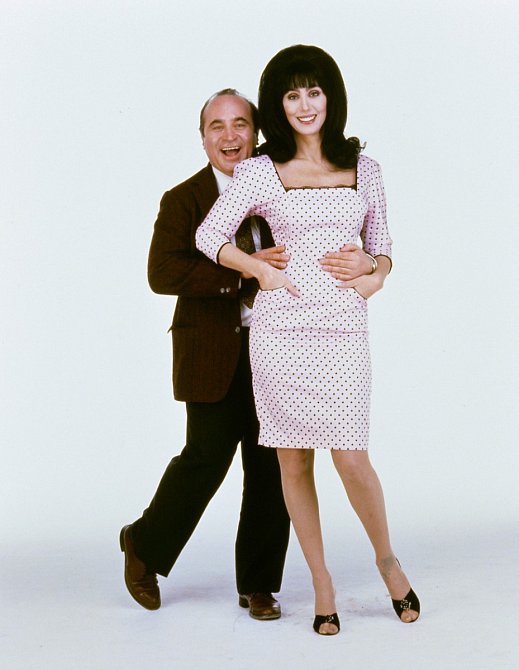 Ve filmu si s Cher zahrál Bob Hoskins.