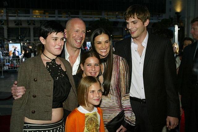 Ashon spolu s Demi jejím bývalým manželem Brucem Willisem a jejich dcerami 