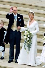 Nejmladší syn královny Alžběty II. princ Edward si v roce 1999 vzal Sophii Rhys-Jones.