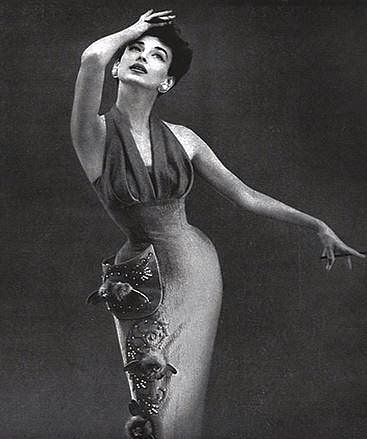 Dorian Leigh - Dorian měřila pouhých 165 cm a také si zakládala na tom, že nikdy neuváděla své míry. Dorian byla jednou z prvních profesionálních modelek. Byla známá v Americe i Evropě.