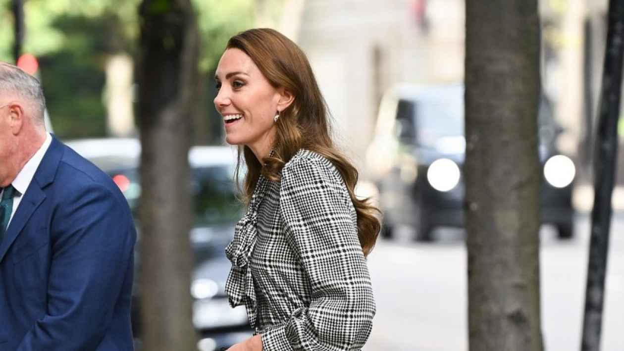 Kate Middleton šla ven již v jednou nošených šatech: Sklidila ovace i  kritiku - Šíp