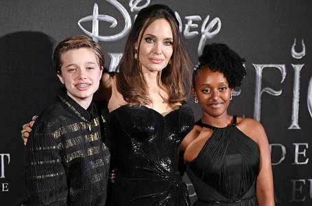 Angelina Jolie se svými dcerami Shiloh a Zaharou
