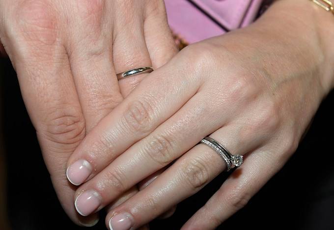 Novomanželé se pochlubili prstýnky