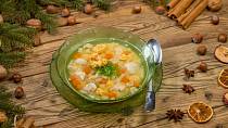 Rybí polévka je tradiční vánoční polévkou. 