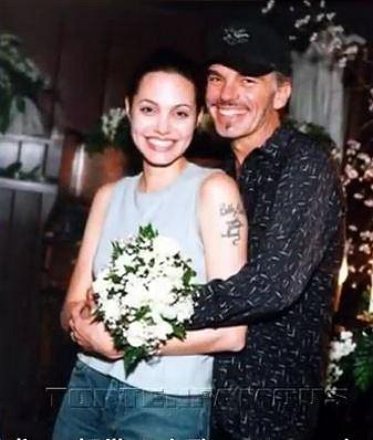 Pětadvacetiletá Angelina se svým druhým manželem Billy Bob Thorntonem.