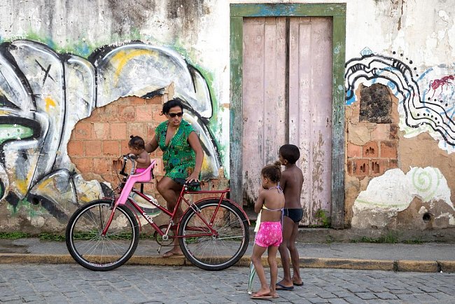 Ilustrační foto - Žena s dětmi v Brazílii