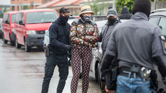 Zuzana Plačková zvolila luxusní oblečení i při zásahu policie.
