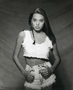 Angelina Jolie, rok 1990