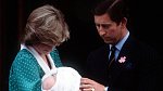 Lady Diana a princ Charles si odnášejí z porodnice prvorozeného syna Williama. Ten se již brzy stane trojnásobným otcem.